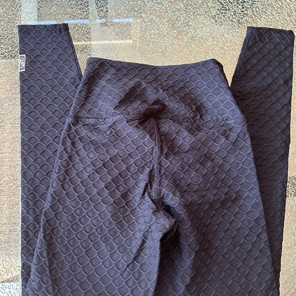 COCO “COVE” LEGGINGS SMALL. CURVE ENHANCING!!! Oohlala. BLACK - Picture 4 of 4